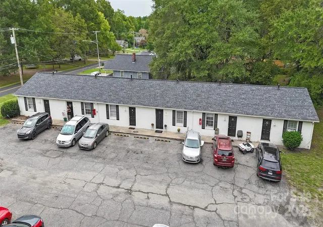 Photo 4 of House for sale at 1616 W 5th Avenue, Gastonia, NC 28052 | MLS# 4310928 | Listing updated on 2026-04-15