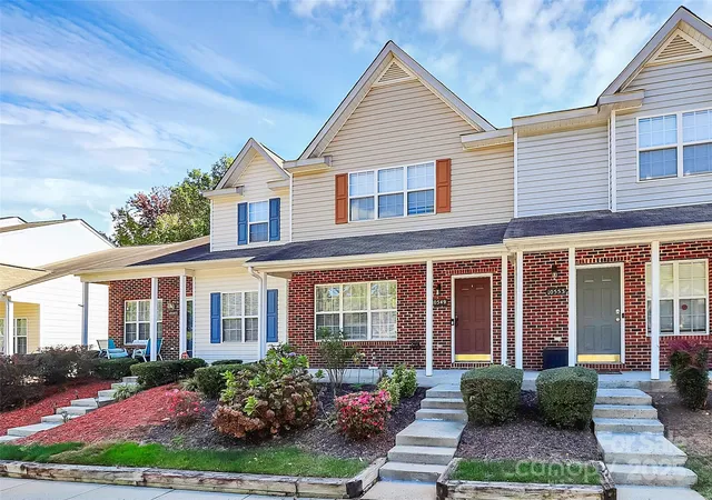 2nd image of 10549 Yellow Rose Ln, Charlotte, NC 28269 | MLS# 4310957