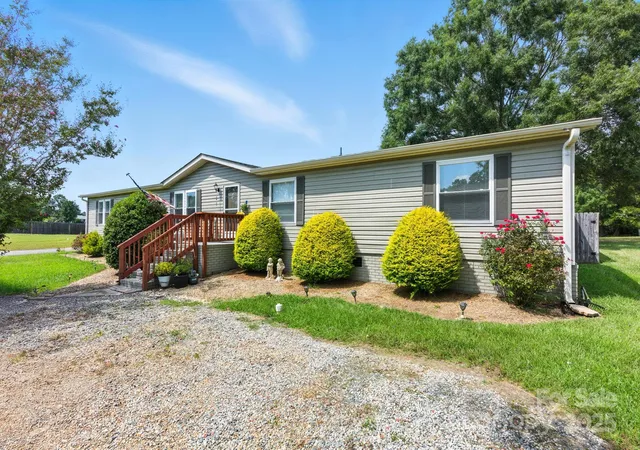 Photo 2 of Single family home for sale at 1001 Olde Creek Trl, Concord, NC 28025 | MLS# 4311037 | Listing updated on 2026-09-22