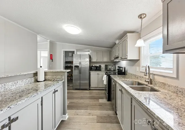 Photo 3 of Single family home for sale at 1001 Olde Creek Trl, Concord, NC 28025 | MLS# 4311037 | Listing updated on 2026-09-22