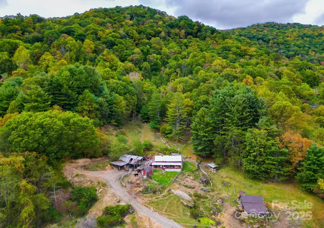 Photo 4 of Single family home for sale at 105 Home Pl Rd, Maggie Valley, NC 28751 | MLS# 4311277 | Listing updated on 2026-05-18