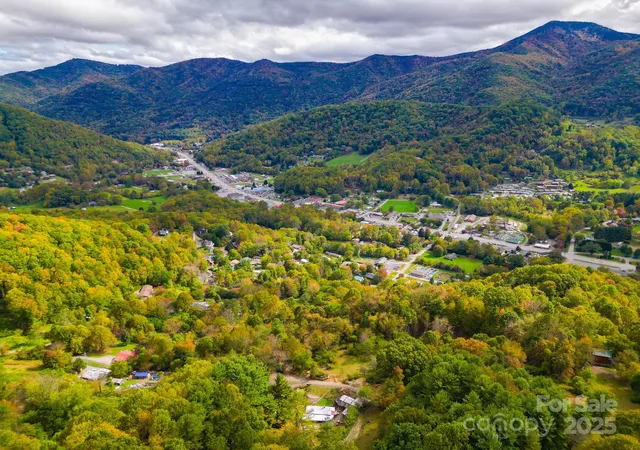 Photo 5 of Single family home for sale at 105 Home Pl Rd, Maggie Valley, NC 28751 | MLS# 4311277 | Listing updated on 2026-05-18