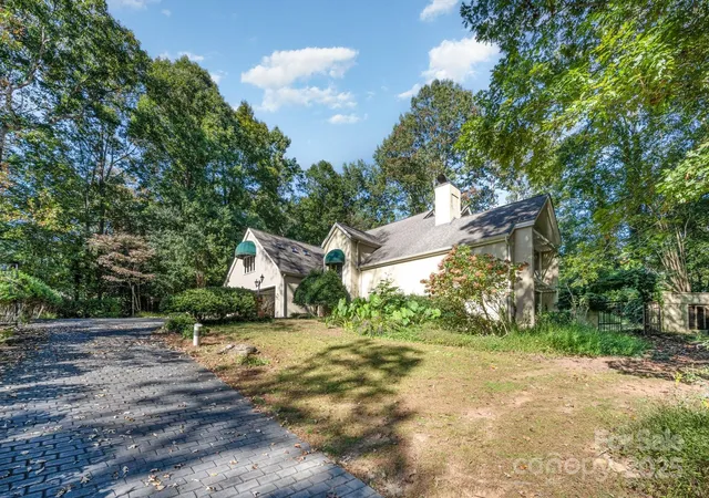 Photo 3 of Single family home for sale at 2116 8th Street Dr Nw, Hickory, NC 28601 | MLS# 4311833 | Listing updated on 2026-07-06