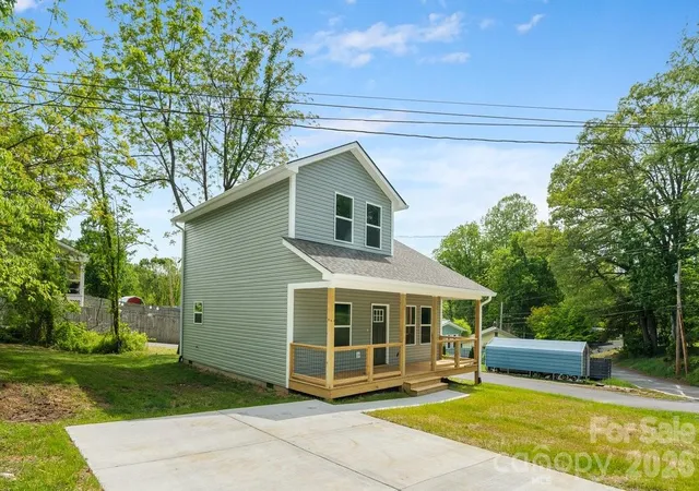 Photo 3 of Single family home for sale at 102 Babb St, Waynesville, NC 28786 | MLS# 4311847 | Listing updated on 2026-10-07
