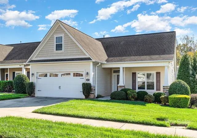 Photo 3 of Single family home for sale at 327 River Birch Dr, Salisbury, NC 28146 | MLS# 4312481 | Listing updated on 2026-09-15