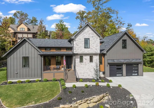 Photo 3 of Single family home for sale at 123 Millbrae Loop, Hendersonville, NC 28791 | MLS# 4312844 | Listing updated on 2026-08-18
