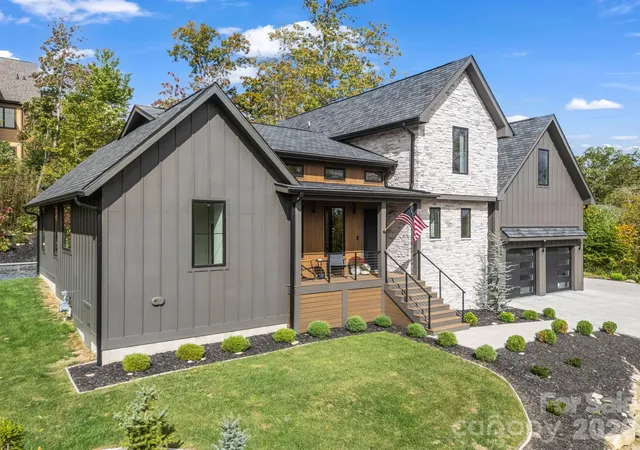 Photo 4 of Single family home for sale at 123 Millbrae Loop, Hendersonville, NC 28791 | MLS# 4312844 | Listing updated on 2026-08-18