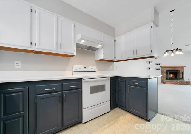 Listing Photo 4 - Condo for sale in building located at 110 Lakeview Ct, Brevard, NC 28712