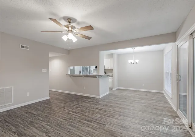 4th image of 5867 Harris Grove Ln, Charlotte, NC 28212 | MLS# 4313564