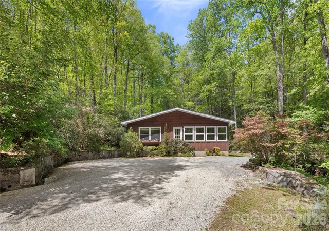 Photo 1 of Single family home for sale at 812 Crab Creek Rd, Hendersonville, NC 28739 | MLS# 4313649 | Listing updated on 2026-10-29