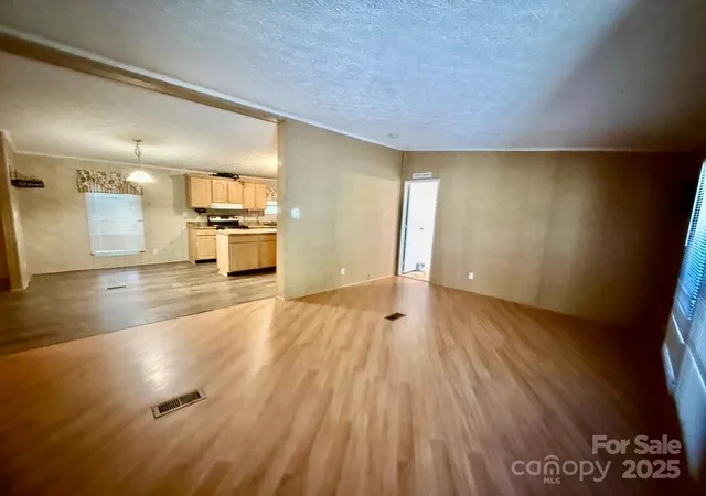 5th image of 1409 Clayton Dr, Chester, SC 29706 | MLS# 4313793