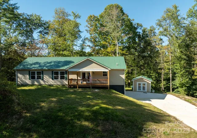 Photo 3 of Single family home for sale at 1036 Williamsburg Dr, Lenoir, NC 28645 | MLS# 4314189 | Listing updated on 2026-06-26