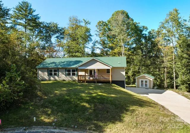 34th image of 1036 Williamsburg Dr, Lenoir, NC 28645 | MLS# 4314189