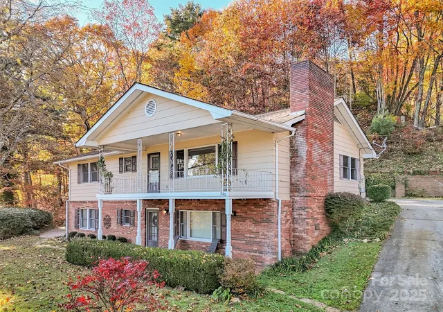 Photo 1 of Single family home for sale at 930 Scenic Cir, Waynesville, NC 28786 | MLS# 4314284 | Listing updated on 2026-09-29