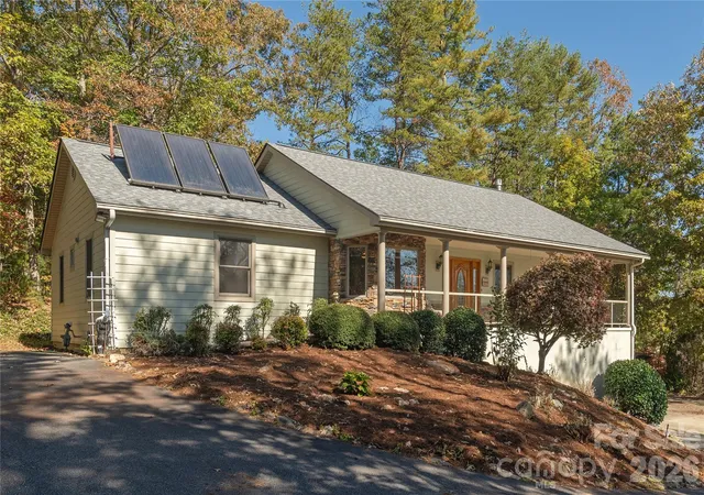 Homes for sale in Hendersonville, NC | 1510 Chestnut Gap Rd, Hendersonville, NC 28792 | MLS# 4314320
