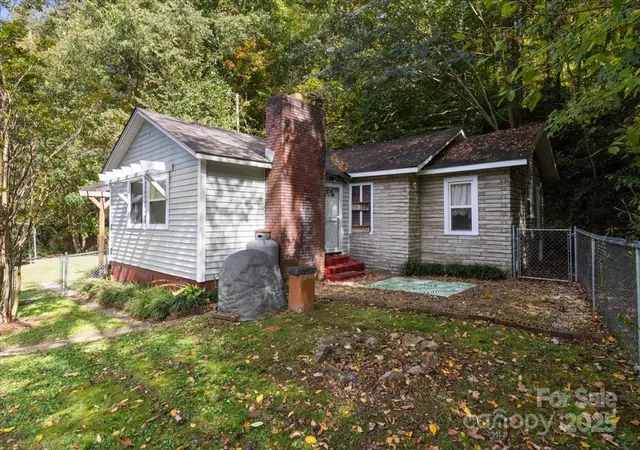 Homes for sale in Marshall, NC | 14840 Us 25/70 Hwy, Marshall, NC 28753 | MLS# 4314588