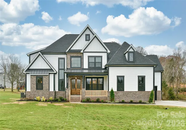 Photo 2 of Single family home for sale at 3874 Hickory Hwy, Statesville, NC 28677 | MLS# 4314870 | Listing updated on 2026-05-29