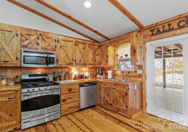 Photo 5 of Single family home for sale at 1447/1421 Ayers Mountain Rd, Greenmountain, NC 28740 | MLS# 4315855 | Listing updated on 2026-08-31