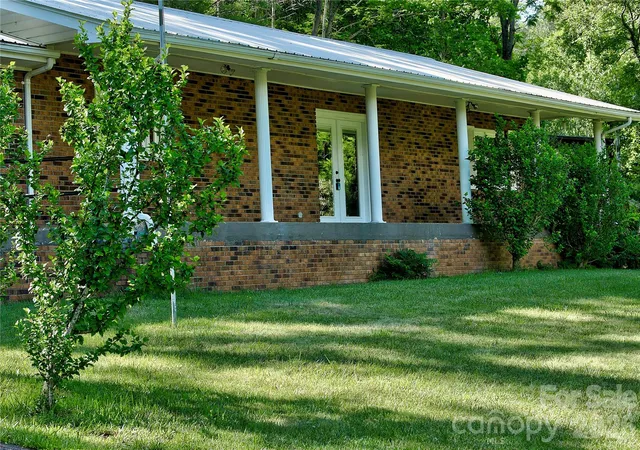 Homes for sale in Bakersville, NC | 208 Murdock Rd, Bakersville, NC 28705 | MLS# 4315892