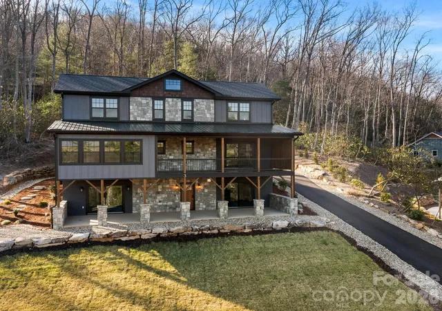 Photo 2 of Single family home for sale at 3 Erin Glen Ct, Fairview, NC 28730 | MLS# 4316176 | Listing updated on 2026-06-04