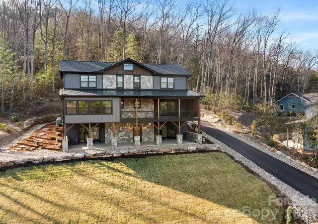 Photo 3 of Single family home for sale at 3 Erin Glen Ct, Fairview, NC 28730 | MLS# 4316176 | Listing updated on 2026-06-04