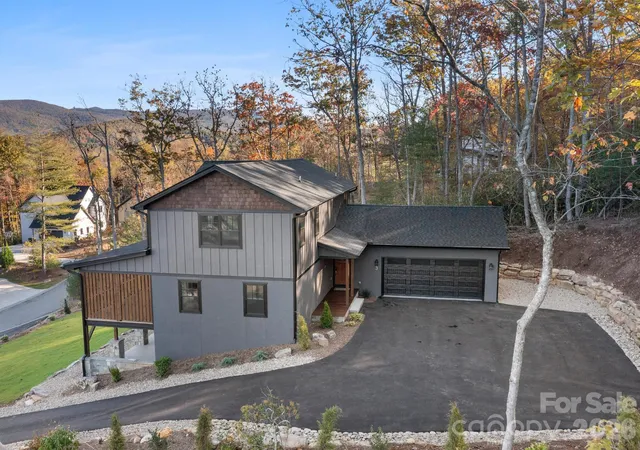 Photo 3 of Single family home for sale at 3 Erin Glen Ct, Fairview, NC 28730 | MLS# 4316176 | Listing updated on 2026-06-04
