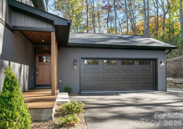 Photo 4 of Single family home for sale at 3 Erin Glen Ct, Fairview, NC 28730 | MLS# 4316176 | Listing updated on 2026-06-04