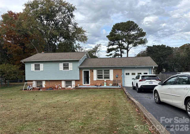 Homes for sale in Newton, NC | 1954 Villa Dr, Newton, NC 28658 | MLS# 4316462