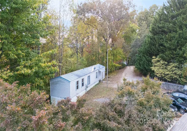 Photo 3 of Single family home for sale at 143 Dogwood Acres Loop, Marion, NC 28752 | MLS# 4316722 | Listing updated on 2026-05-01