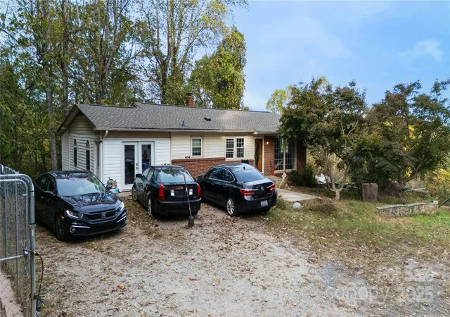 Photo 4 of Single family home for sale at 143 Dogwood Acres Loop, Marion, NC 28752 | MLS# 4316722 | Listing updated on 2026-05-01