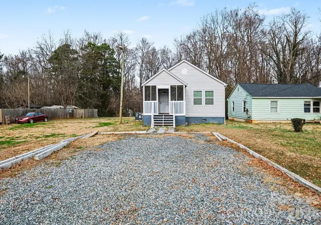 Homes for sale in Charlotte, NC | 9501 Misenheimer Rd, Charlotte, NC 28215 | MLS# 4316731