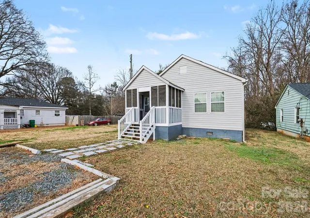 Homes for sale in Charlotte, NC | 9501 Misenheimer Rd, Charlotte, NC 28215 | MLS# 4316731