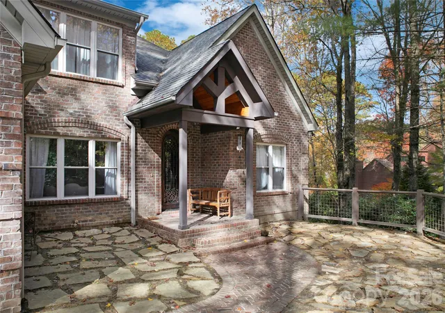 Photo 5 of Single family home for sale at 886 Soquili Dr, Brevard, NC 28712 | MLS# 4316756 | Listing updated on 2026-07-22