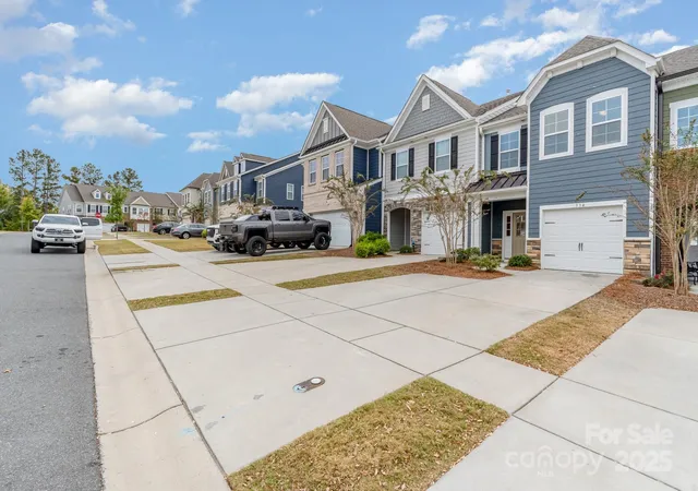 Photo 3 of Sale Pending at 334 Embers Ln, Clover, SC 29710 | MLS# 4316878 | Listing updated on 2026-09-15