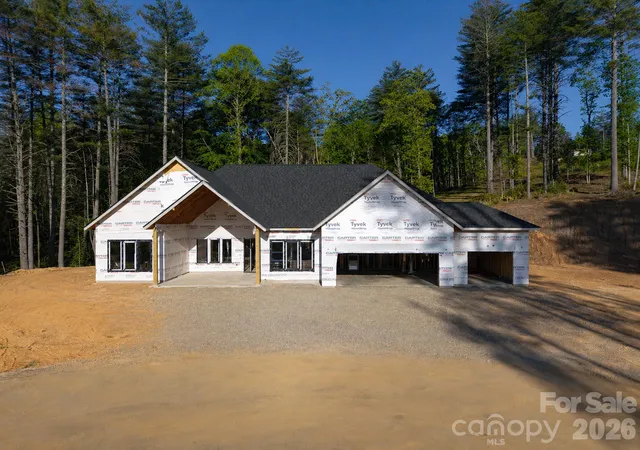 Homes for sale in Horse Shoe, NC | 83 Mont Clair Trl #32, Horse Shoe, NC 28742 | MLS# 4317108