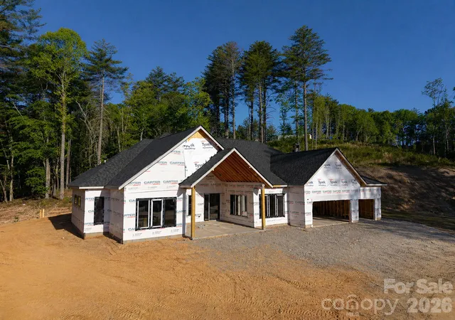Homes for sale in Horse Shoe, NC | 83 Mont Clair Trl #32, Horse Shoe, NC 28742 | MLS# 4317108