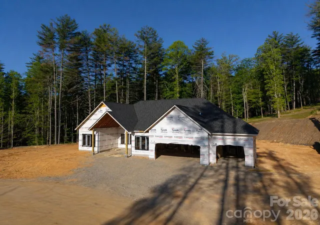 Homes for sale in Horse Shoe, NC | 83 Mont Clair Trl #32, Horse Shoe, NC 28742 | MLS# 4317108