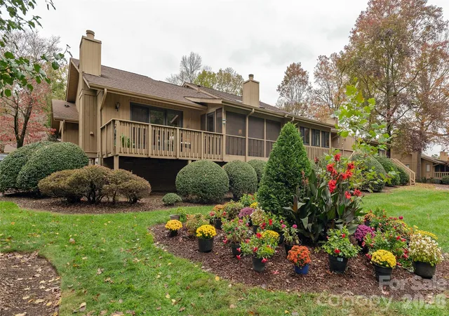 Homes for sale in Hendersonville, NC | 606 Red Oak Dr, Hendersonville, NC 28791 | MLS# 4317264