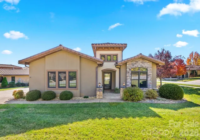 Photo 2 of Single family home for sale at 4 Pacifico Dr, Asheville, NC 28806 | MLS# 4318264 | Listing updated on 2026-10-09
