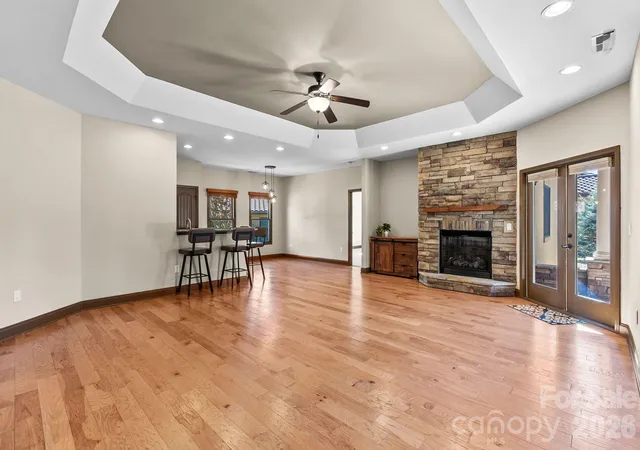 Photo 3 of Single family home for sale at 4 Pacifico Dr, Asheville, NC 28806 | MLS# 4318264 | Listing updated on 2026-10-09