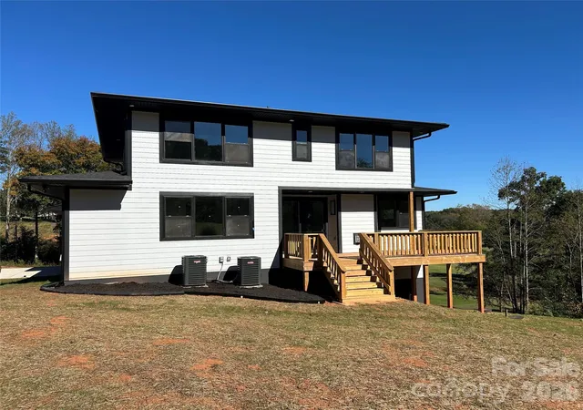 Photo 1 of Single family home for sale at 138 Broken Arrow Rd, Statesville, NC 28677 | MLS# 4318463 | Listing updated on 2026-10-19