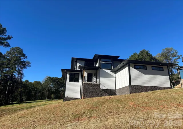 Photo 2 of Single family home for sale at 138 Broken Arrow Rd, Statesville, NC 28677 | MLS# 4318463 | Listing updated on 2026-10-19