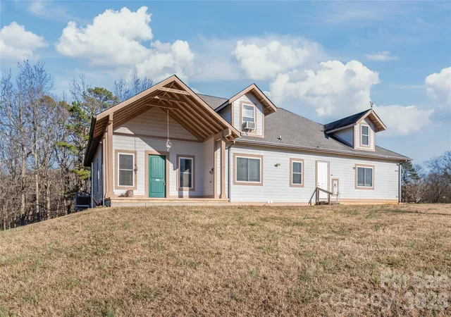 Homes for sale in Kings Mountain, NC | 424 Rollingbrook Rd, Kings Mountain, NC 28086 | MLS# 4318684