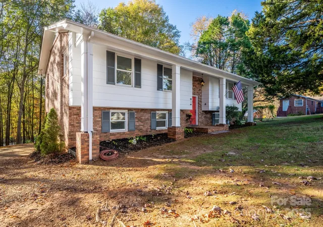 3rd image of 1185 10Th Street Pl Cir Nw, Hickory, NC 28601 | MLS# 4318736