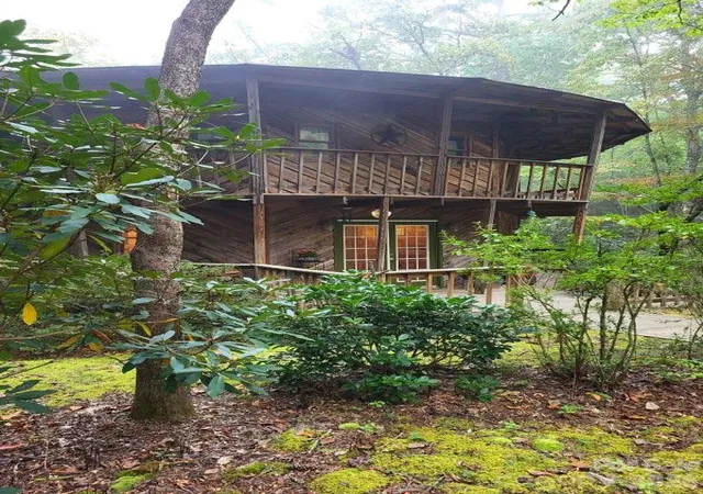 Photo 1 of Single family home for sale at 667 Pinewood Knoll Dr, Hendersonville, NC 28739 | MLS# 4319035 | Listing updated on 2026-10-05