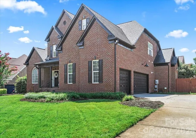 Photo 2 of Single family home for sale at 2519 Fallbrook Pl Nw, Concord, NC 28027 | MLS# 4319310 | Listing updated on 2026-09-22