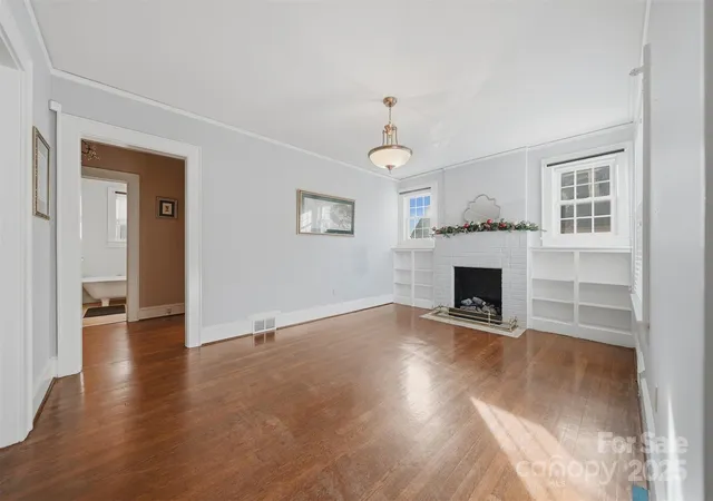 Photo 3 of Single family home for sale at 323 4th Street Pl SW, Hickory, NC 28602 | MLS# 4319636 | Listing updated on 2026-08-31
