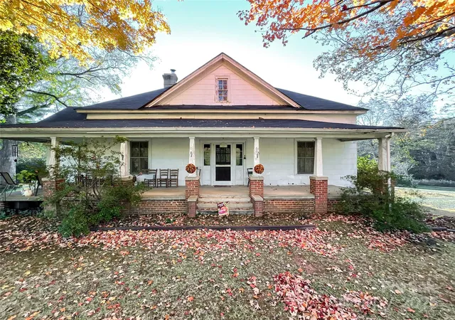 Photo 1 of Single family home for sale at 6993 Charlotte Hwy, Lancaster, SC | MLS# 4319688 | Listing updated on 2026-10-19