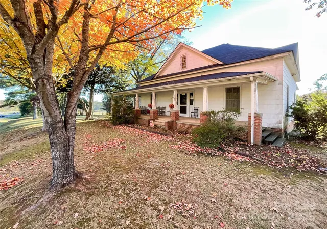 Photo 2 of Single family home for sale at 6993 Charlotte Hwy, Lancaster, SC | MLS# 4319688 | Listing updated on 2026-10-19