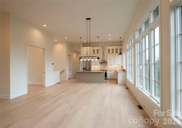Photo 4 of Single family home for sale at 15 Evian Ct, Asheville, NC 28804 | MLS# 4320178 | Listing updated on 2026-10-01